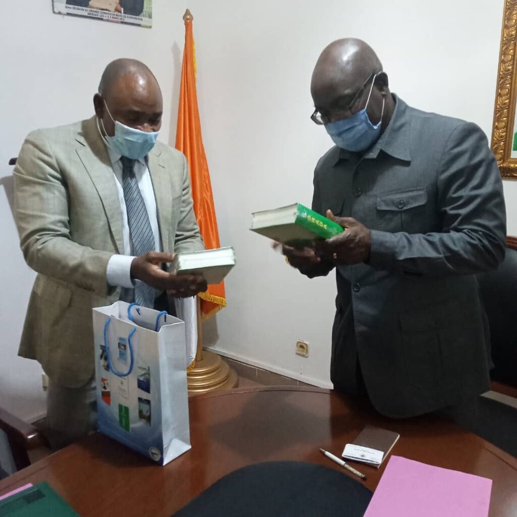 VISITA DE CORTESÍA DEL SECRETARIO PERMANENTE DE OHADA, Prof. Emmanuel Sibidi DARANKOUM A S.E. EL EMBAJADOR DE LA REPÚBLICA DE COTE D’IVOIRE EN CAMERÚN