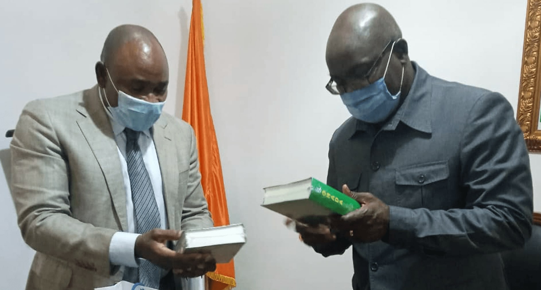 VISITA DE CORTESÍA DEL SECRETARIO PERMANENTE DE OHADA, Prof. Emmanuel Sibidi DARANKOUM A S.E. EL EMBAJADOR DE LA REPÚBLICA DE COTE D’IVOIRE EN CAMERÚN